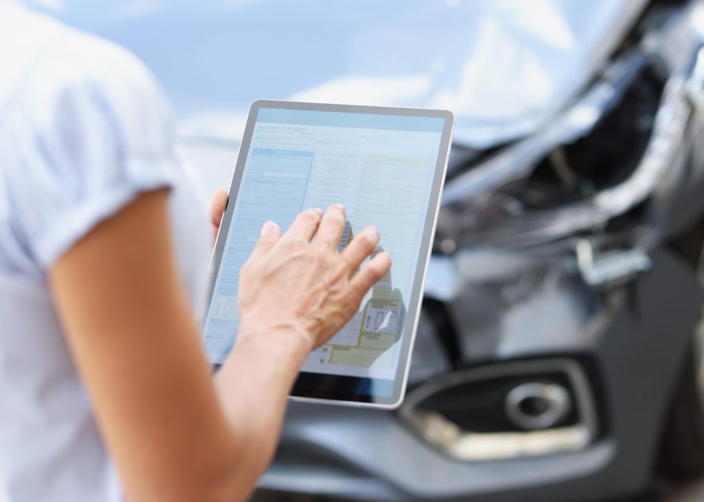 Insurance appraiser uses tablet for report