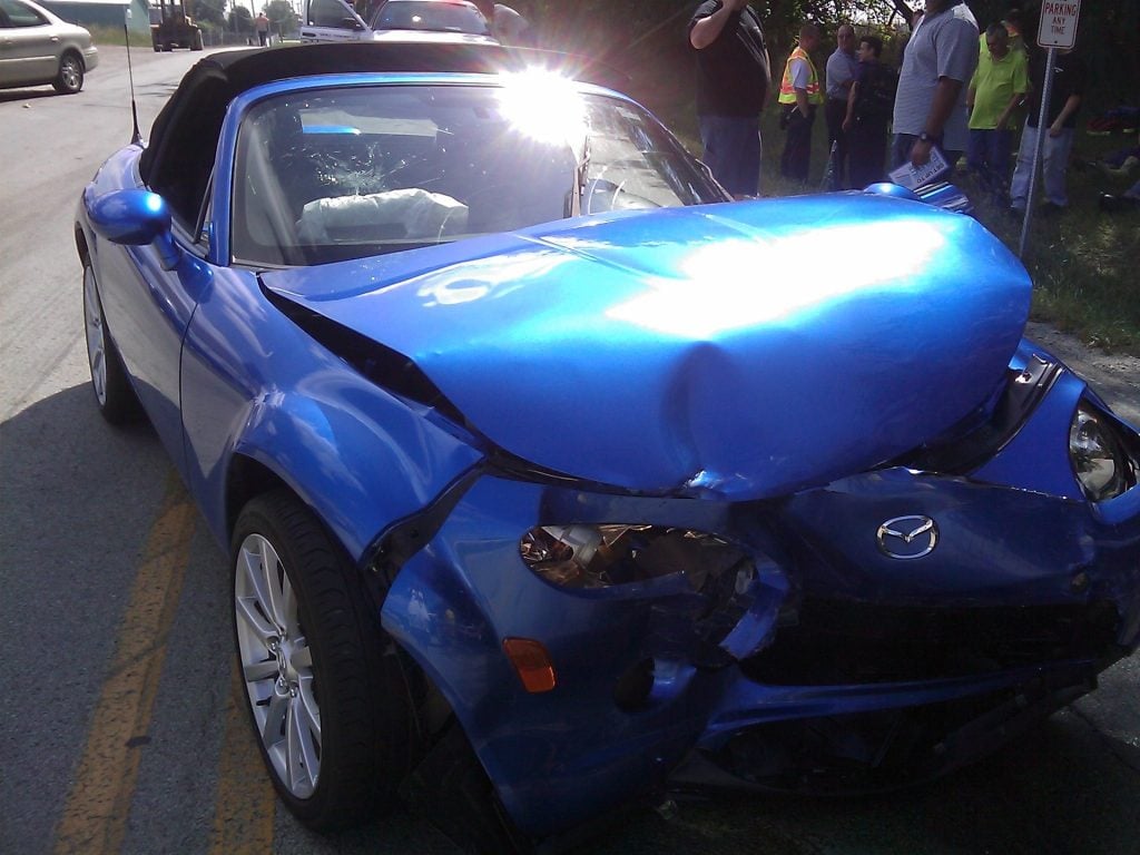 blue mazda miata crash