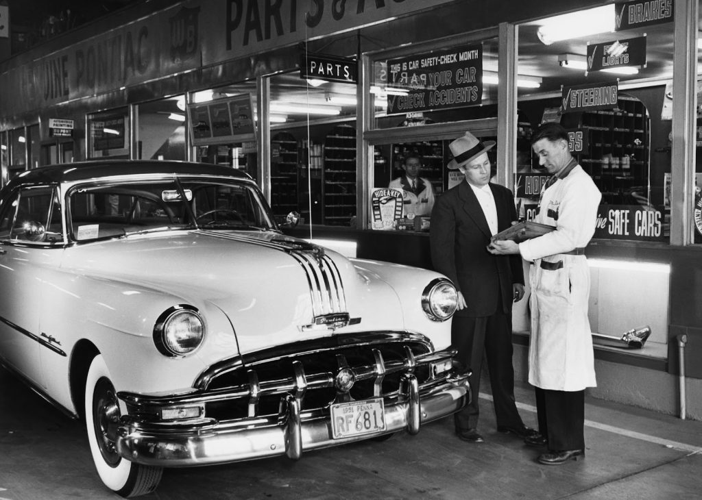 1950s pontiac service at dealership