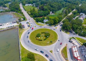 How do roundabouts work? We explain how they improve traffic flow and significantly reduce accidents, making intersections safer for everyone.